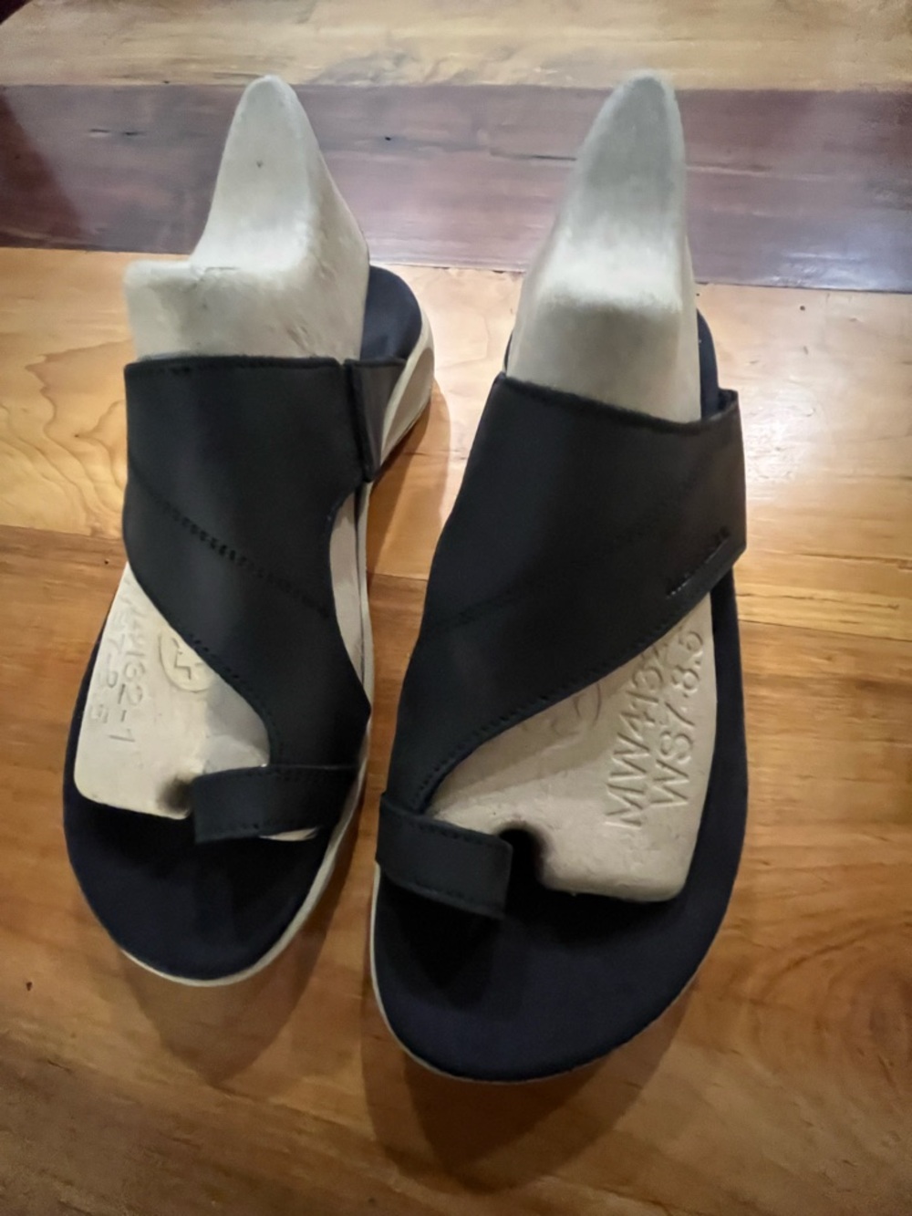 Merrell Black Leather Slide Sandals with Toe Ring NIB